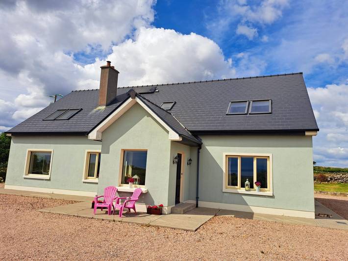 Holiday rental for 6 people, with garden and ocean view in Connemara