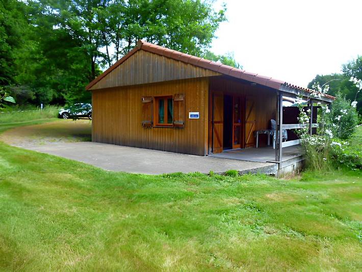 Chalet pour 4 personnes, avec piscine ainsi que terrasse et jardin, animaux acceptés dans le Cantal - 3
