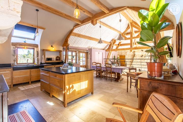 Gîte pour 15 personnes, avec jardin à Antully