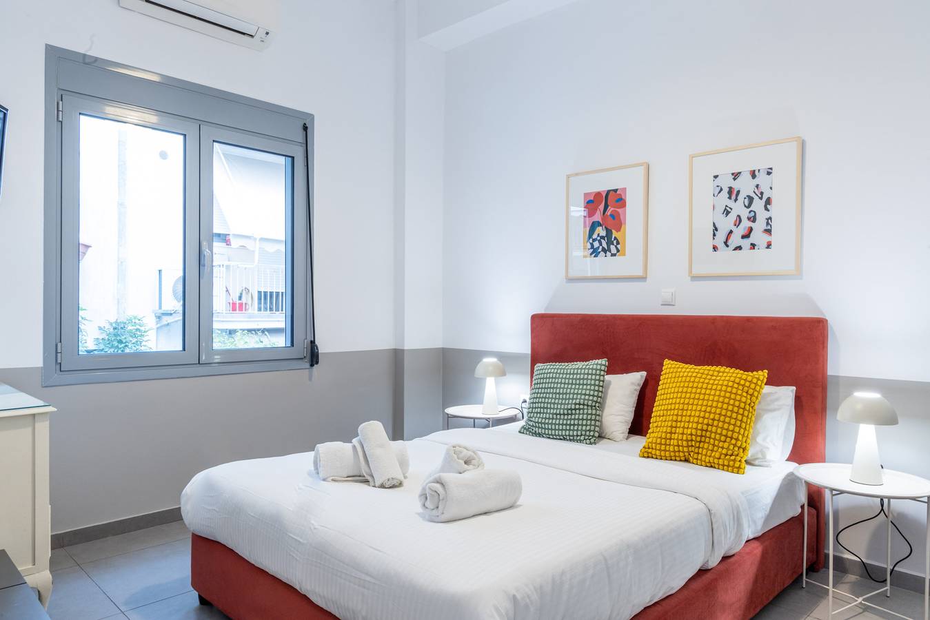 Renovated (2025) 4 Bdr House near Acropolis - New Beds, Terrace & Green Yard in Neos Kosmos, Atenas