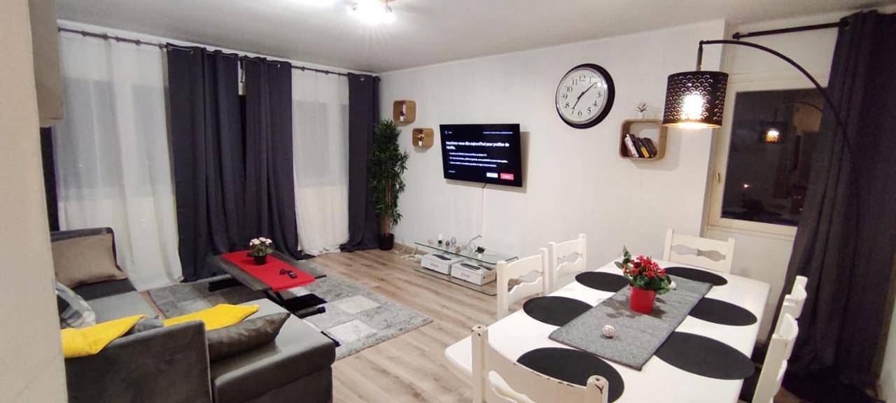 Appartement entier, Apartment in Mons-en-Barœul, Région de Lille