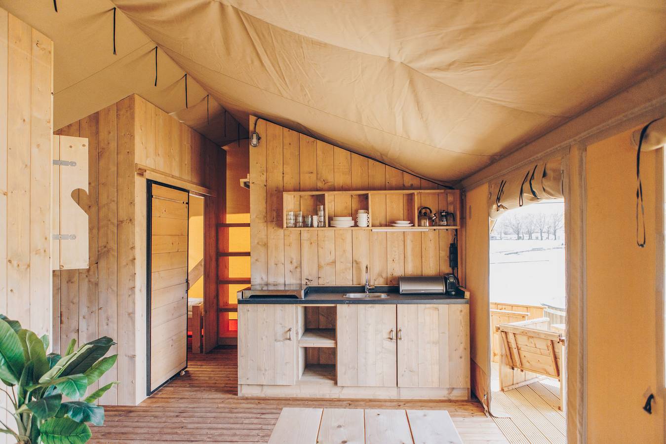 Wb Resort Gmbh — Glamfield Lodge Premium mit Hot Tub | 6 Pers. in Wilsum, Landkreis Grafschaft Bentheim