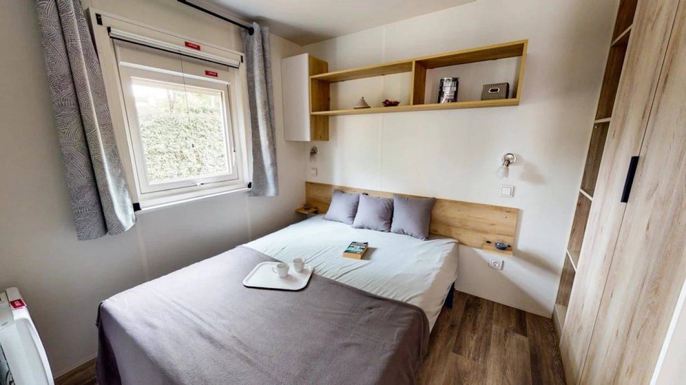 Zecamping 4* piscine couverte toboggans locatif 28m2 8 pers in Piriac-sur-Mer, Côte d'Amour