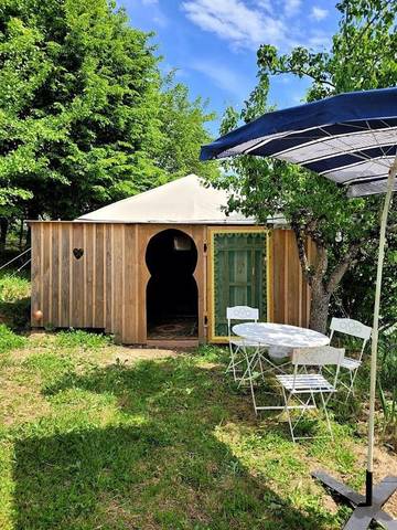 Cottage pour 4 personnes, avec piscine ainsi que vue et jardin à Planioles