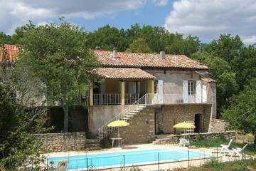 Location de vacances pour 12 personnes, avec jardin à Salavas