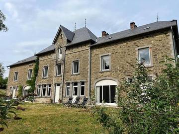 Gîte pour 12 personnes, avec sauna ainsi que jardin et vue, animaux acceptés à Daverdisse