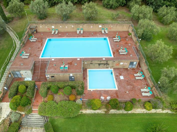 Entire apartment, Apartment 'Biancospino' with Shared Pool, Wi-Fi, and Air Conditioning in Santa Luce, Etruscan Coast
