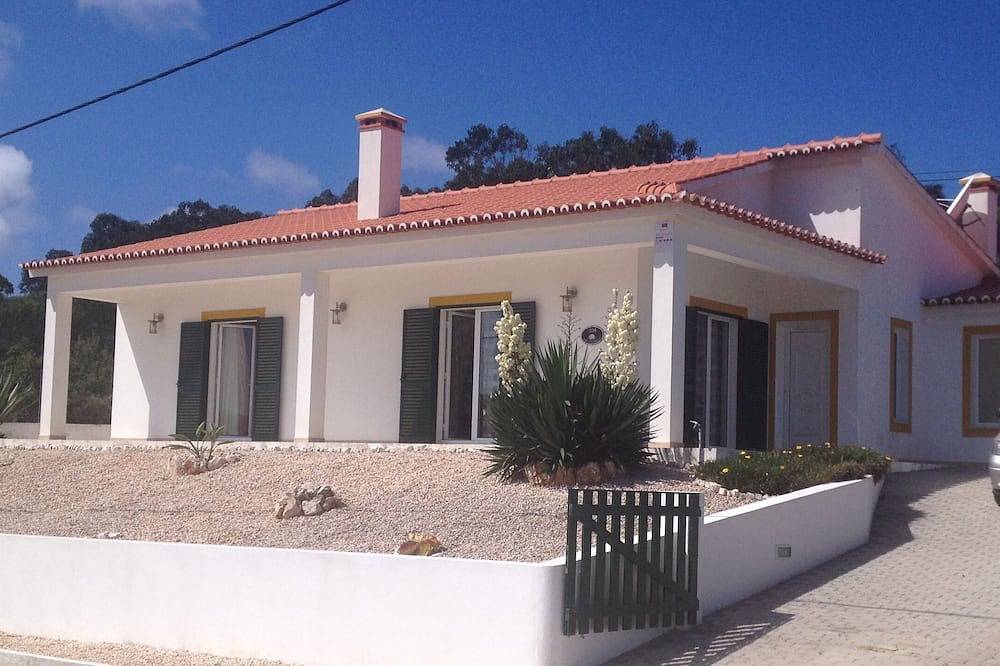 Fabelhafte Lage mit Meerblick. Moderne, abgelegene, familienfreundliche Villa. in Vale de Telha, Aljezur