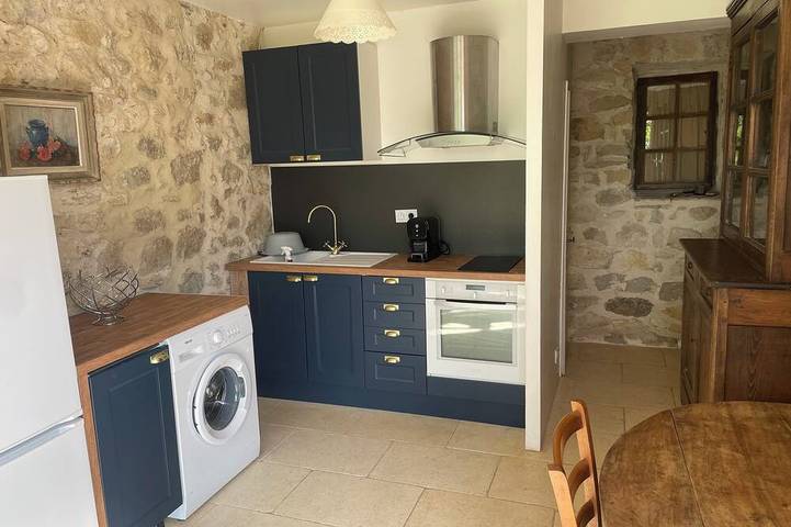 Gite in superb stone farmhouse in idyllic setting, 10 minutes from beaches. in Le Castellet, Mittelmeerküste (Frankreich)