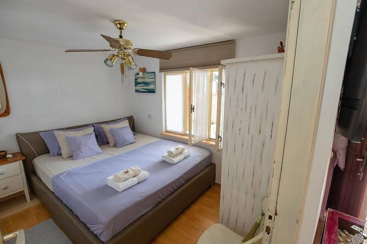 Ganze Wohnung, Grosse Familienwohnung Mit Meerblick-Terrasse In Der Nähe Des Strandes Und Des Fährhafens in Šolta (Split-Dalmatien), Rogac