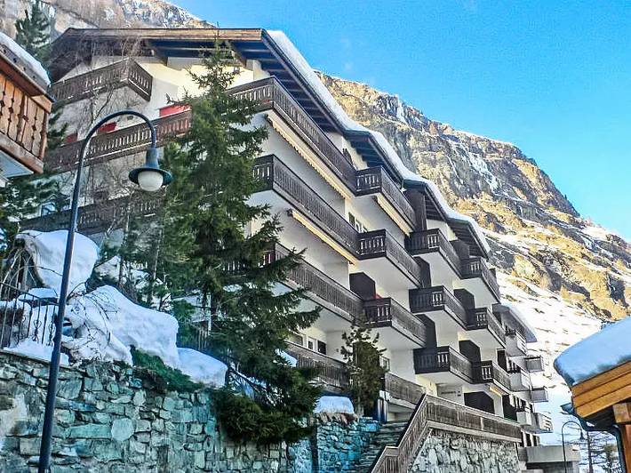 Holiday rental for 2 people, with balcony in Swiss Alps