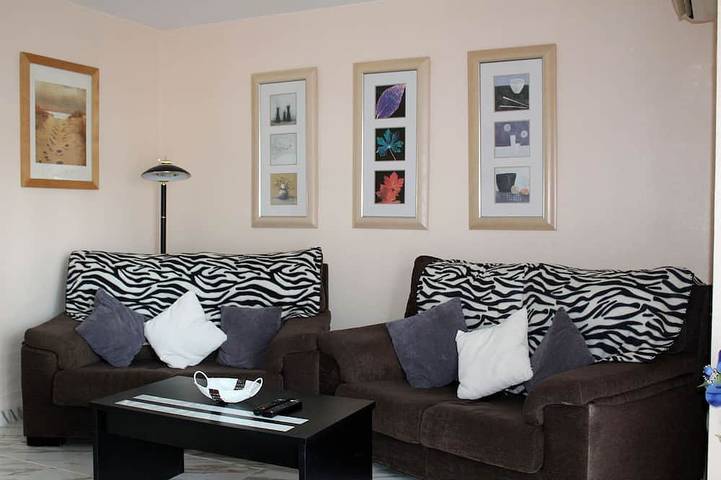 Ganze Wohnung, Modernes 1-Bett-Apartment mit atemberaubendem Blick auf die Villamartin Plaza in Brisas y Golf, Orihuela