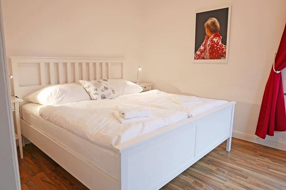 Ganze Wohnung, 110m² große, charmante Ferienwohnung \"Schleistern\" mit Kaminofen und großem, liebevoll bepflanzten Garten mit alten Baumbeständen, nur 400 m von der Schlei entfernt, eignet sich wunderbar für Paare und Familien, die sich abseits des Alltagstr... in Kopperby, Kappeln