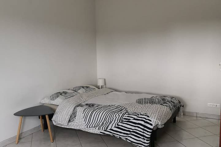 Appartement entier, Charmant 1 pièce,cuisine ,salle de bains de 35 m2 dans residence trés calme. in Mulhouse, Région de Mulhouse