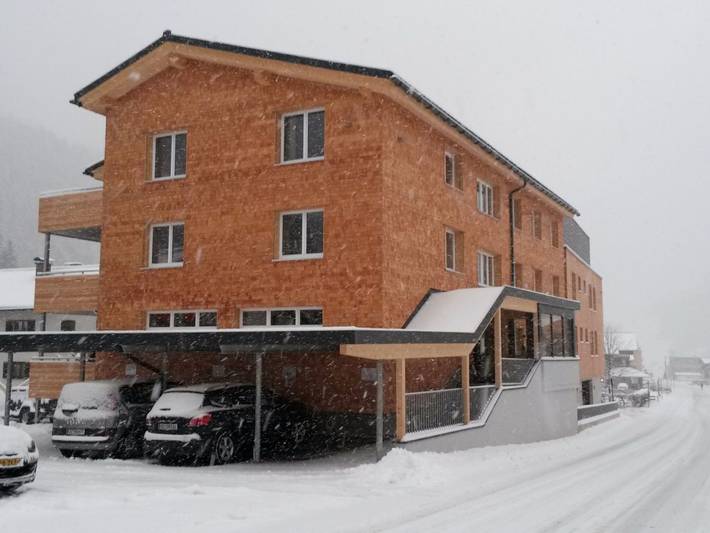 Ferienwohnung für 6 Personen, mit Balkon und Balkon/Terrasse sowie Terrasse und Garten am Arlberg