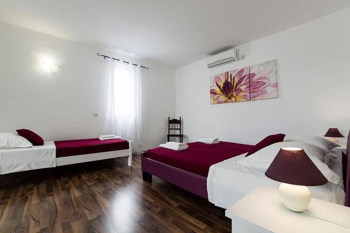 Villa pour 8 personnes, avec jardin et terrasse à Sumartin - 2