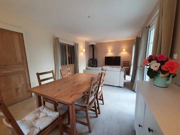 Gîte pour 6 personnes, avec terrasse et jardin à Serley