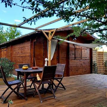 Chalet pour 2 personnes, avec jardin et jacuzzi en Ardèche