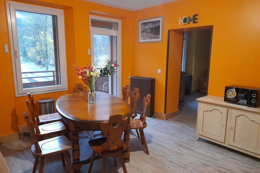 Ganze Wohnung, Comfortable apartments for 14 people in Glières-Val-de-Borne, Region Bonneville