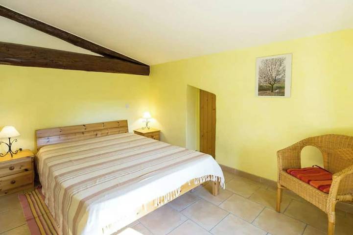 Gîte pour 6 personnes, avec jardin et piscine à Charols - 2