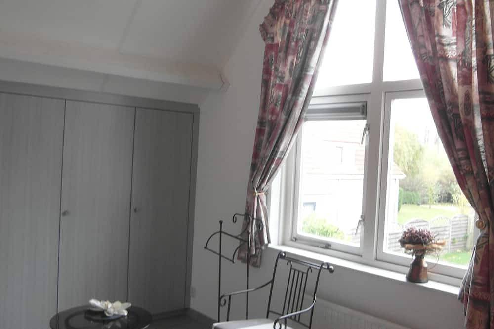 Breskens vacation home, 3 bedrooms, conservatory, garage, no pets, August 1 in Breskens, Zeeuwse Kust
