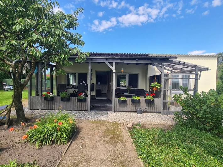 Ferienhaus für 3 Personen, mit Terrasse und Seeblick sowie Garten in Jabel