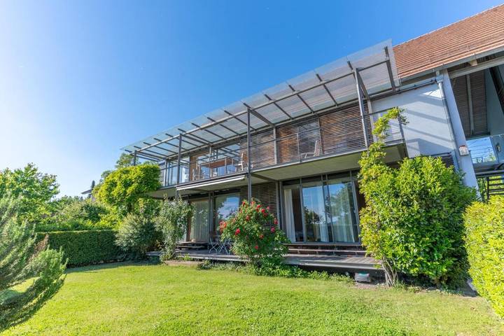 Ferienwohnung für 4 Personen, mit Ausblick und Seeblick sowie Garten in Allensbach