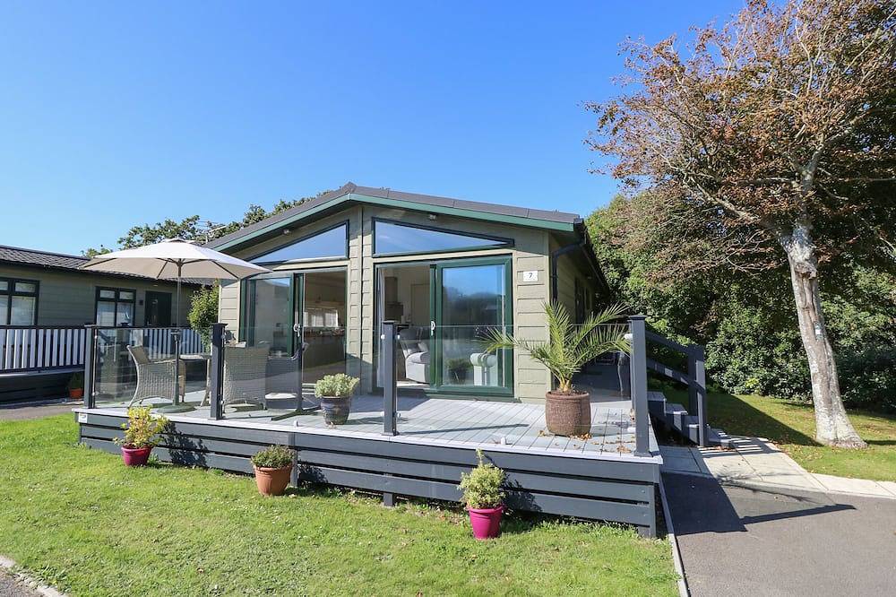 Seahorse Lodge, family friendly, with pool in Downton, Hampshire in Milford-on-Sea, Hampshire