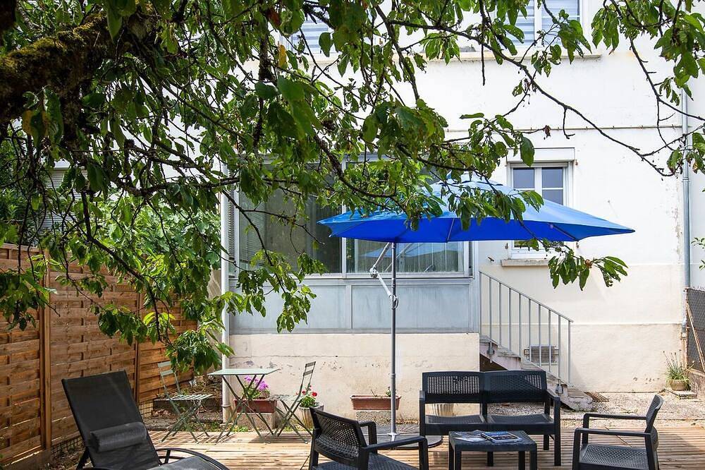 Le coquet maison, spacieuse et lumineuse avec jardin in Butte-Grette, Besançon