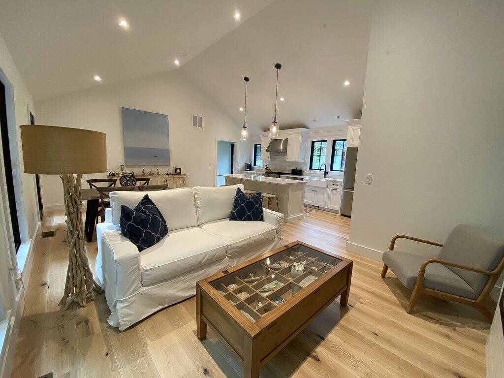 Prime location! Walk to Main Beach and downtown Ogunquit. No car needed. in Ogunquit, York County