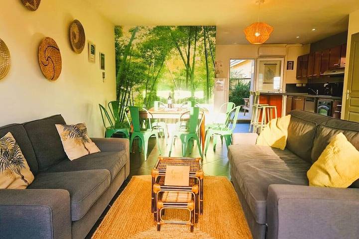 Gîte pour 8 personnes, avec jardin et jacuzzi à Peyrole