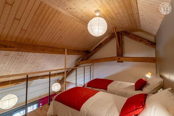 Location de vacances pour 6 personnes, avec terrasse et jardin dans La Biolle - 2