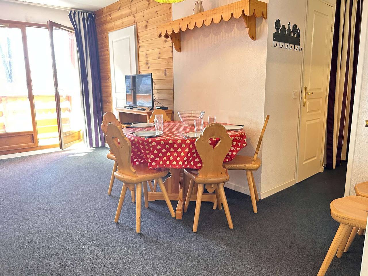 Apartamento entero, Apartamento en la nieve con piscina, sauna y Wifi in Station de Risoul, Risoul