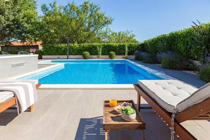 Villa pour 6 personnes, avec piscine et jardin ainsi que vue et bassin pour enfant à Sinj - 4