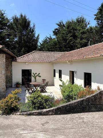 Cottage pour 5 personnes, avec balcon ainsi que jardin et vue dans Árvore