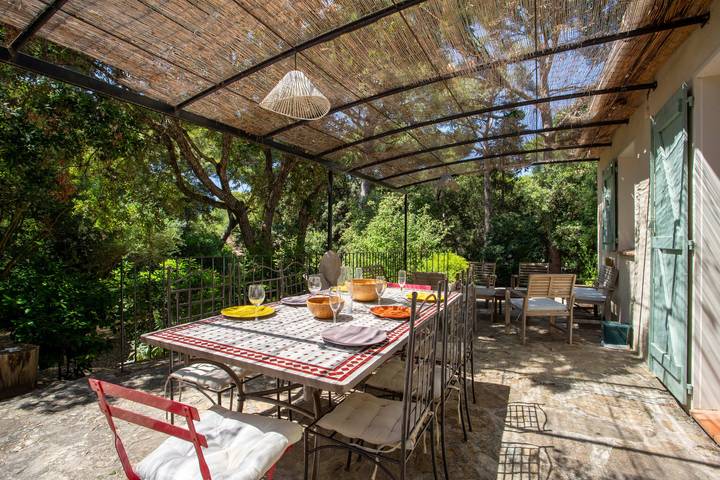 Location de vacances pour 8 personnes, avec terrasse et jardin, animaux acceptés dans Plage de l'Almanarre