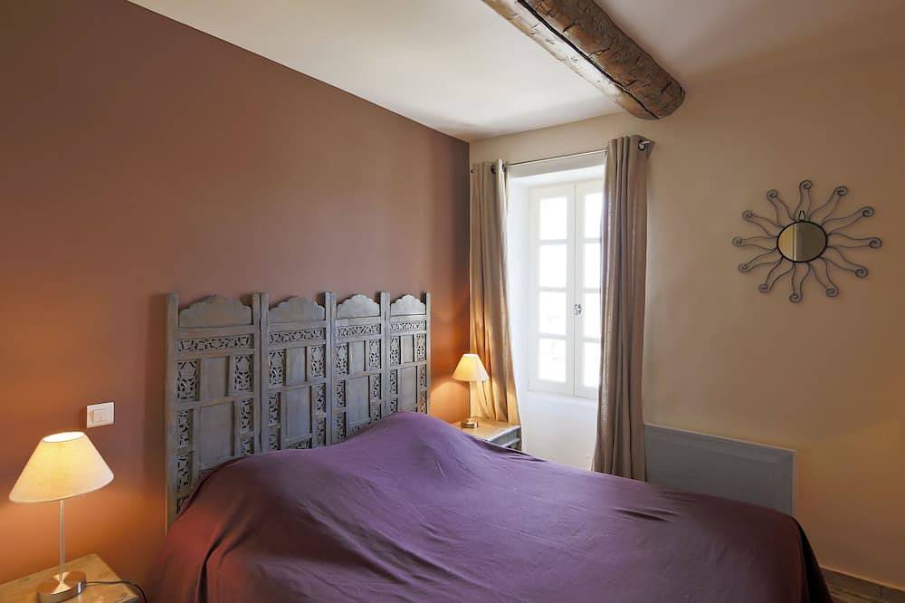 Entire apartment, Le Major in Cadenet, Parc naturel régional du Luberon