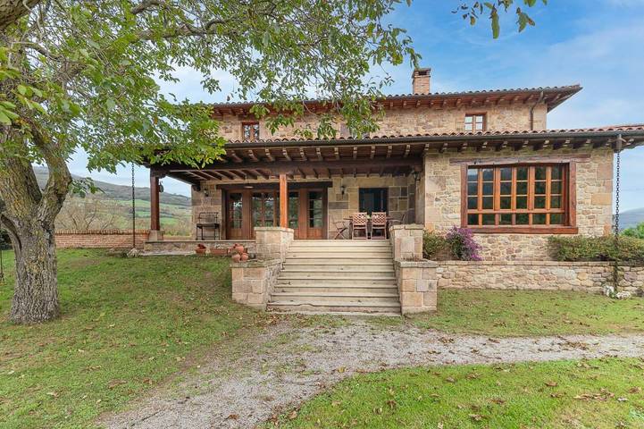 Casa rural para 10 personas, con terraza y jardín en Valle de Iguña
