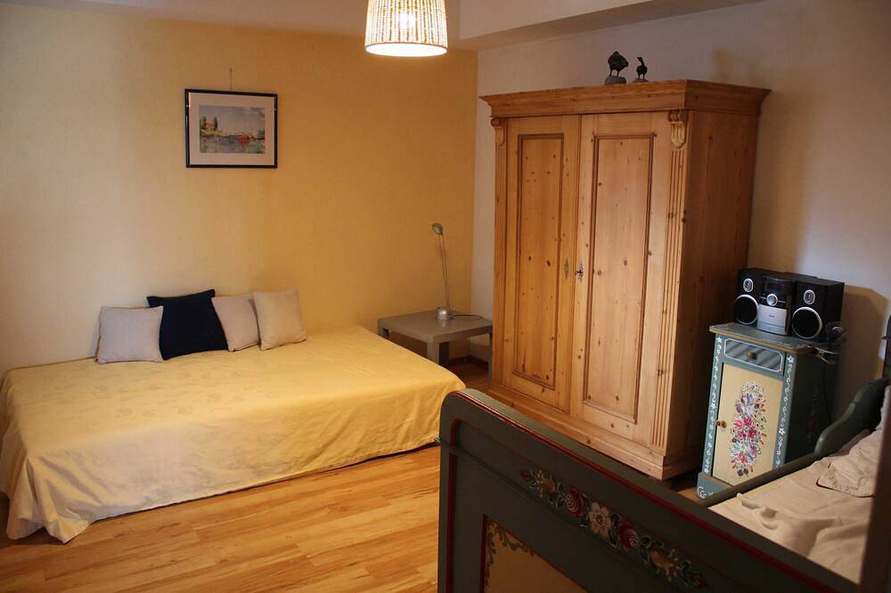 Ganze Wohnung, Moderne Ferienwohnung in Stetten am Bodensee, oberhalb von Meersburg in Stetten, Region Bodensee-Oberschwaben