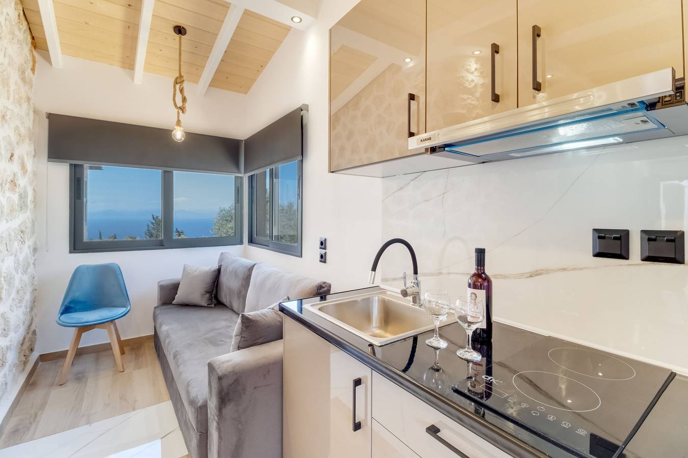 Entire studio, Studio Apartment '3' with Sea View, Wi-Fi and Air Conditioning in Greece