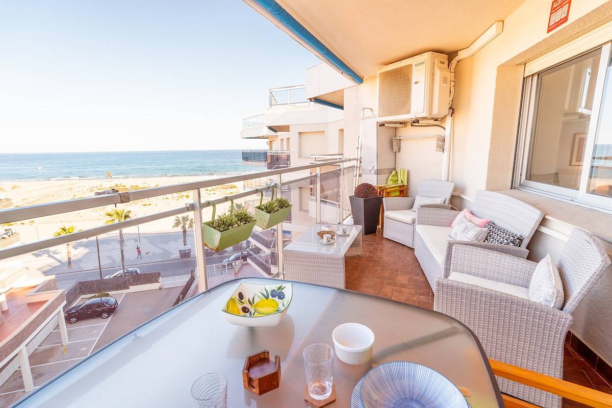 Apartamento entero, Apartamento de vacaciones para 4 personas con balcón/terraza in Torredembarra, Costa Dorada