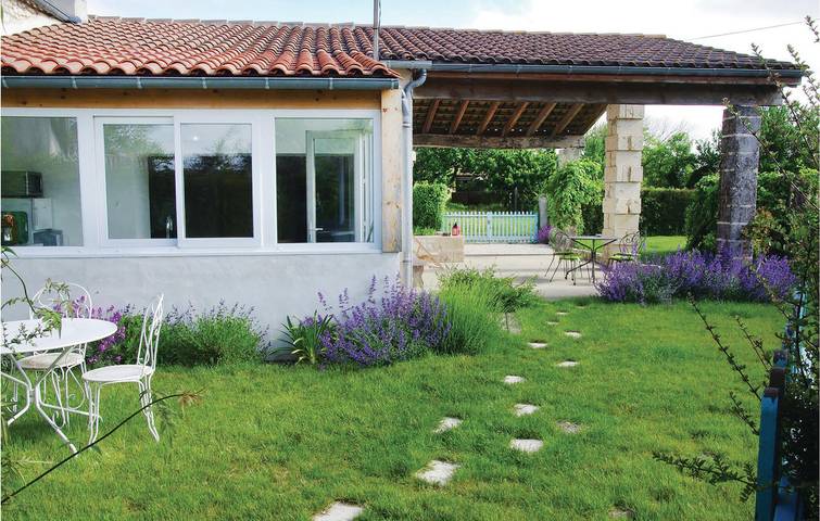 Encantador apartamento en el centro de la ciudad a 2 km con aparcamiento y jardín in Saint-Fort-sur-Gironde, Región de Jonzac