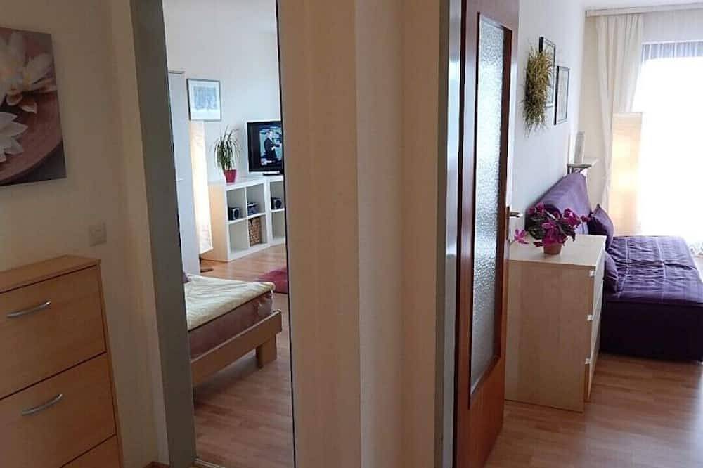 Ganze Wohnung, Modernes, kleines Apartment in ruhiger Seitenstraße ganz nahe zum Rhein gelegen. in Wallersheim, Koblenz