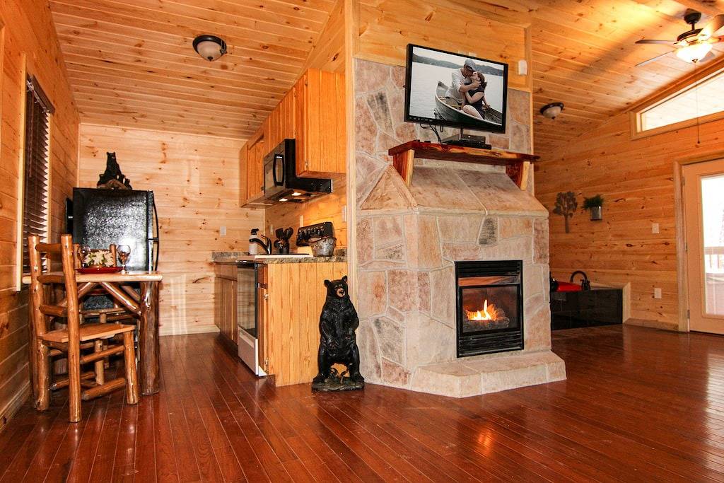 Über $ 700 in Gratis-Tickets, abgelegene Hütte, Aussicht, Whirlpool, Herz-Jacuzzi, Internet, Gatlinburg / Pf in Gatlinburg, Sevier County