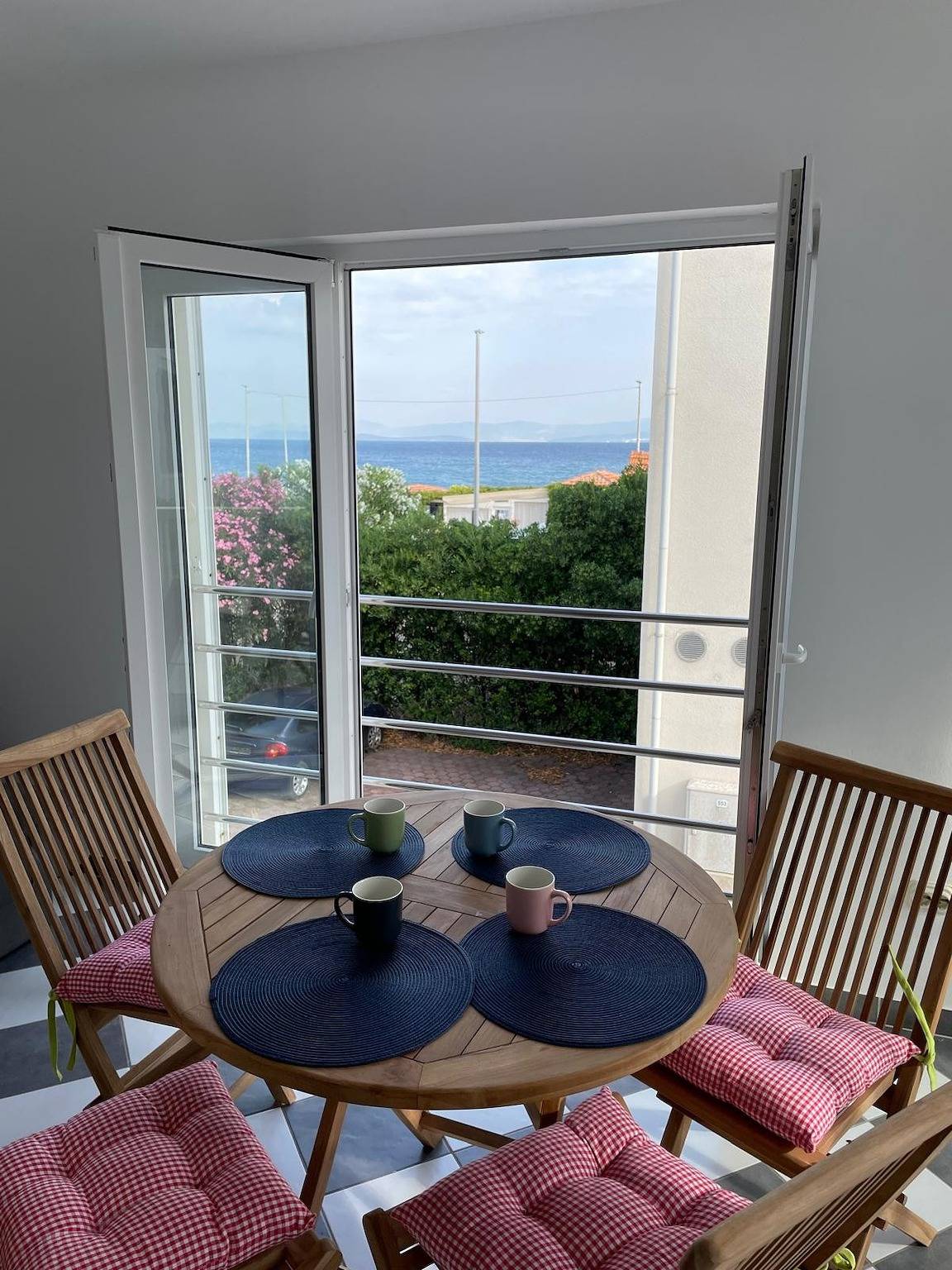 Ganze Wohnung, 2-Zimmer-Ferienwohnung am Strand Mirca, Brac A-24865-a in Mirca, Supetar