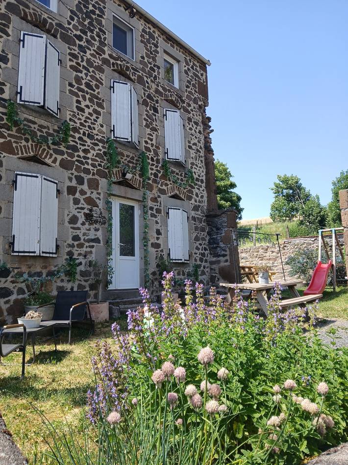 Gîte pour 16 personnes, avec terrasse ainsi que jardin et piscine, animaux acceptés - 1