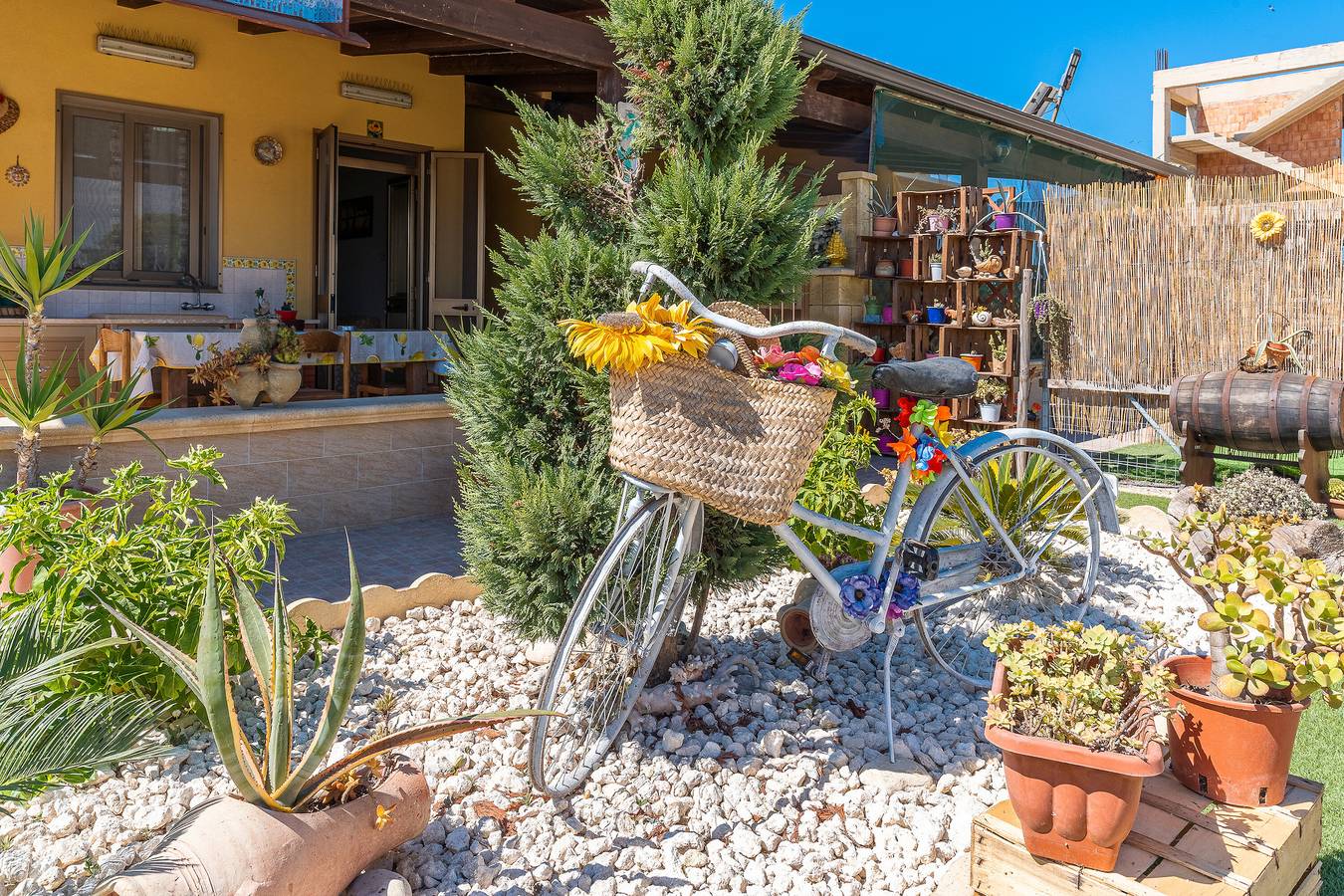 'Eco Del Mare' with veranda just steps from the sea in Pachino, Syracuse Province
