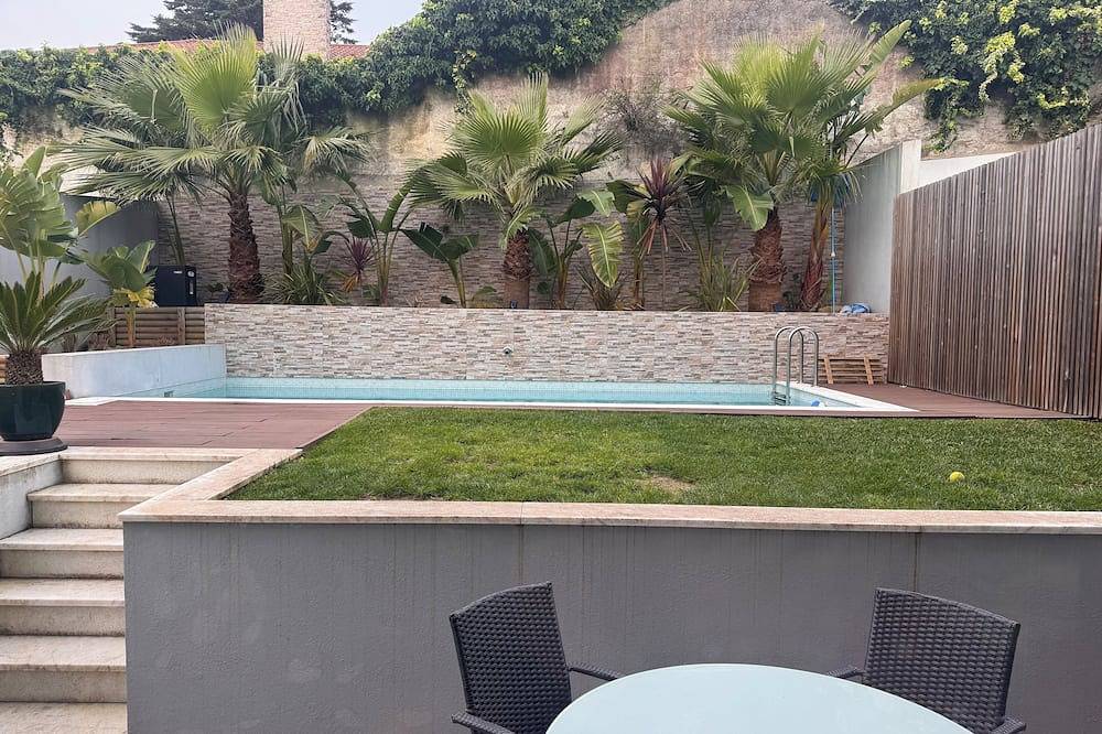 Private Villa with Heated Pool, Jacuzzi & Garden | July–October Rental Cascais in Alcabideche, Costa de Lisboa