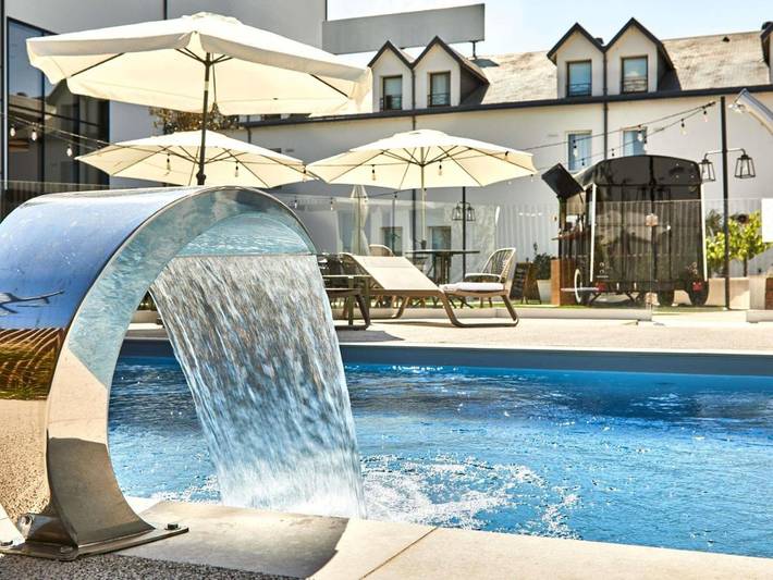 Hôtel pour 3 personnes, avec piscine et jardin, animaux acceptés à Mouilleron-le-Captif