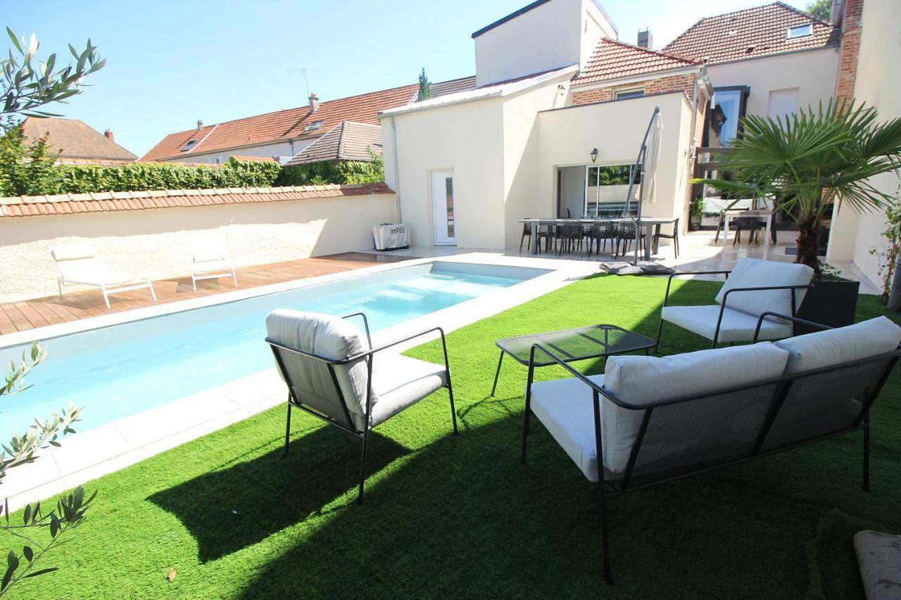 Six-Bedroom House in Dizy, Parc naturel régional de la Montagne de Reims